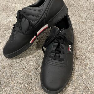 Pics shows the wear around top of opening. Priced for this wear.